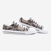 Carica l'immagine nel visualizzatore di Gallery, Unisex Low Top Canvas Shoes - Skulls
