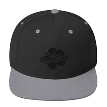 Cargar imagen en el visor de la galería, Snapback Hat Black Flower