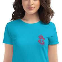 Charger l&#39;image dans la galerie, Live Free Live Now Women&#39;s short sleeve - Fuchsia Embroidery